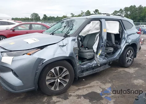 2021 Toyota Highlander Xle z USA, uszkodzony, nr VIN 5TDHZRAH0MS055696